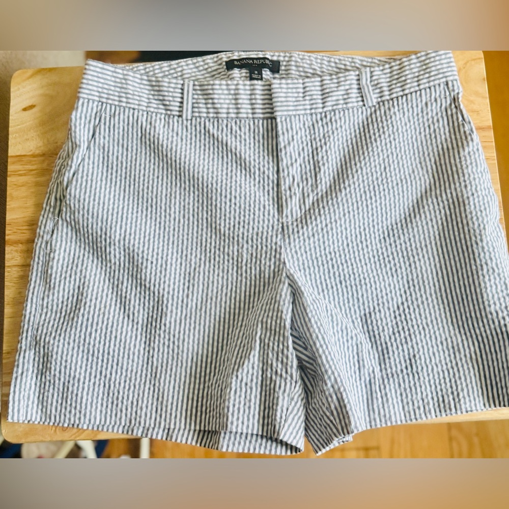 Banana Republic Women's Seersucker Blue Striped‎ Shorts